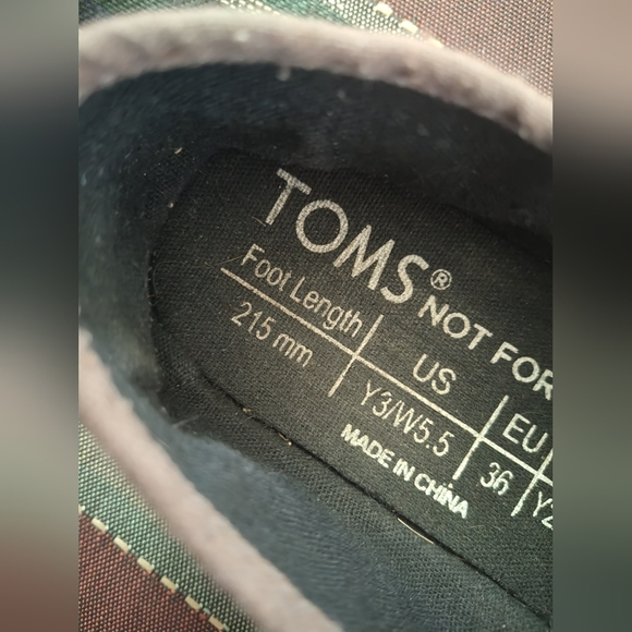 Toms - Picture 4 of 4
